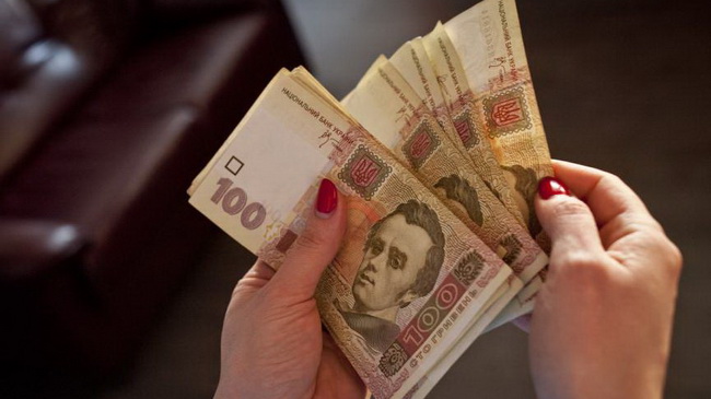 Каменским депутатам разрешили выделять более 100 тысяч гривен материальной помощи