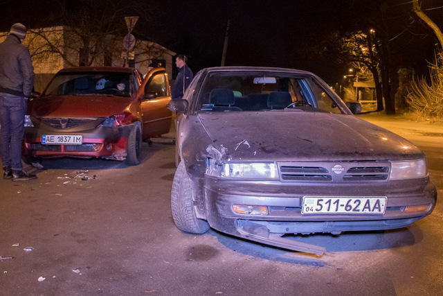 В Днепре на Березановке столкнулись Dacia и Nissan