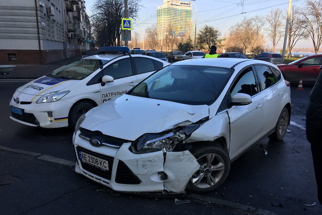 � ������ �� ������������ ���������� ����������� Mercedes � Ford: ���� ����������