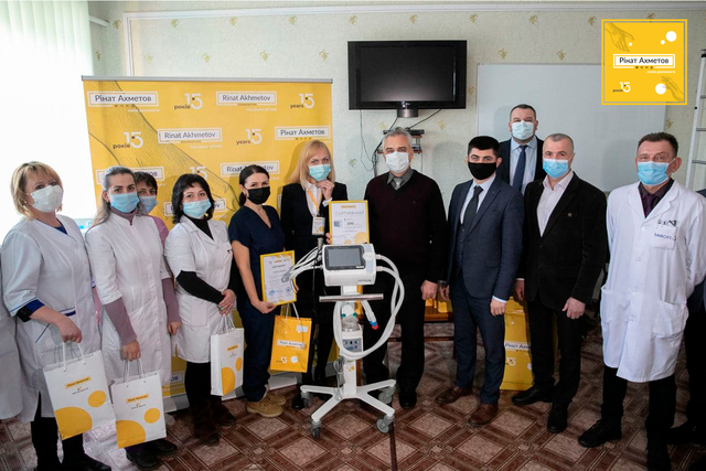 Медики Черниговской области получили еще один современный аппарат ИВЛ от Фонда Рината Ахметова