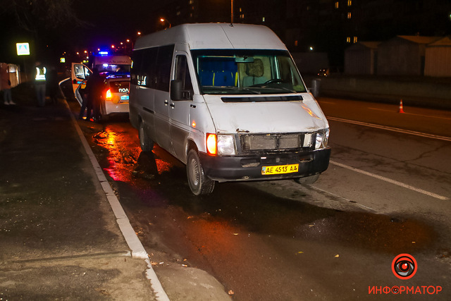 В Днепре на проспекте Свободы Volkswagen сбил мужчину: пострадавший умер в скорой