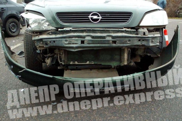 В Днепре на Космической Opel врезался в Volkswagen: видео момента ДТП