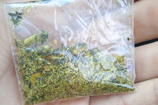 DrugHunters в действии: на улице Холодильной задержали мужчину с наркотиками