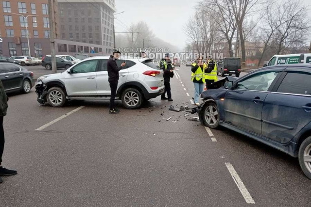 В Днепре напротив ТРЦ Dafi водитель Hyundai спровоцировал ДТП