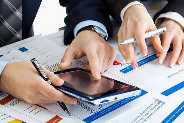 Бизнес в ноябре ухудшил оценки деловой активности из-за обстрелов и перебоев со светом - НБУ