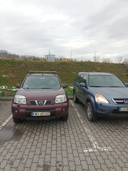 Днепровский пес-волонтер Кокс передал еще две машины для наших защитников