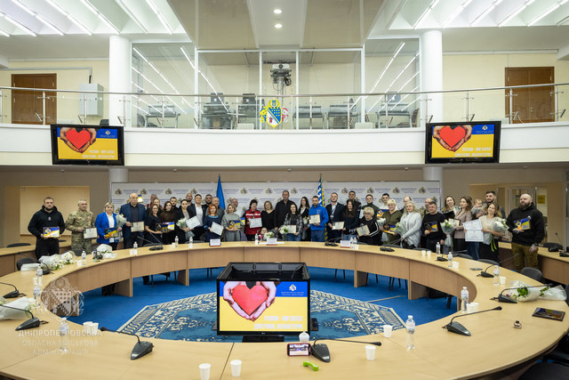 На Днепропетровщине волонтерам вручили государственные и областные знаки отличия