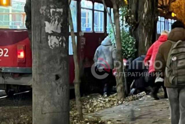 В Днепре возле ТЦ «NEO PLAZA» ребенок попал под трамвай: подробности ДТП