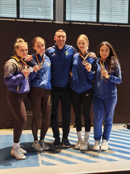 Трое фехтовальщиц из Днепра стали призерками турнира U-23 в Германии