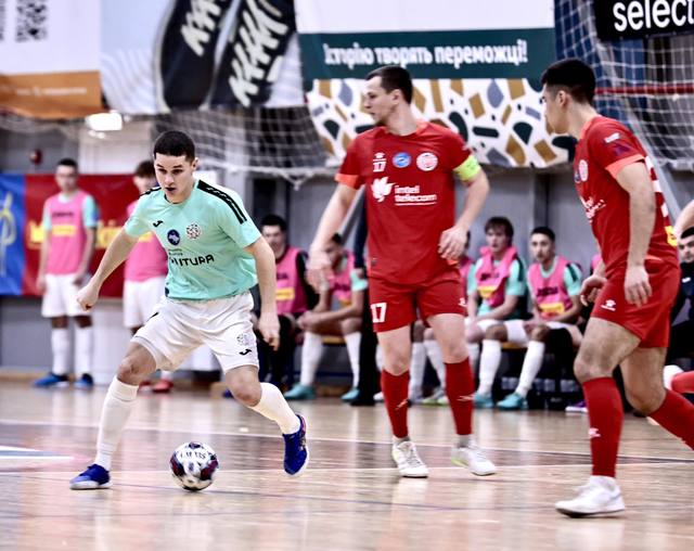 Футзалисты Днепра продолжают идти в тройке лидеров