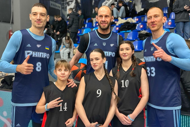 Баскетболисты «Днепра» провели мастер-класс для школьников