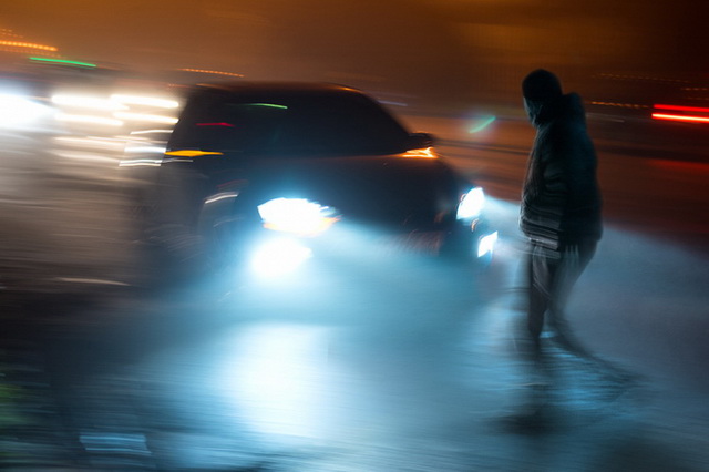 В Днепре на проспекте Богдана Хмельницкого водитель сбил 21-летнего парня и скрылся: пострадавшего госпитализировали