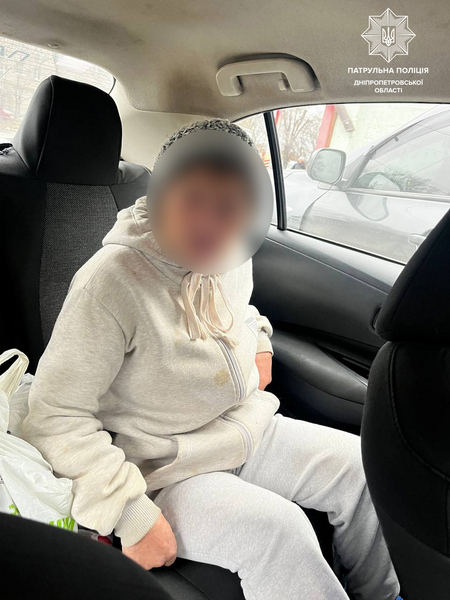 В Днепре патрульные помогли пожилой женщине вернуться домой