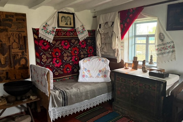 На Днепропетровщине еще одну старую хату превратили в этно-садыбу