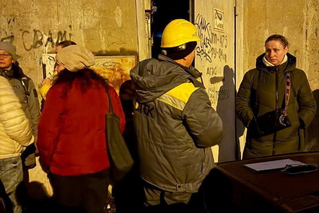 Доведенные до отчаяния жизнью во тьме, днепряне взяли в заложники энергетиков