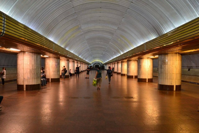 В Днепре временно сделают бесплатным вход на станцию метро «Вокзальная»