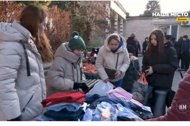В Днепре волонтерский хаб «Доброе утро, мы из Мариуполя» принимает подержанную одежду для переселенцев