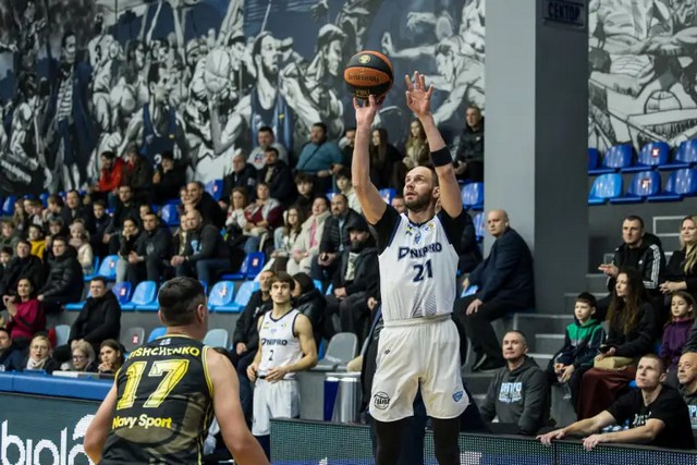 Дніпро - Чайка-ВМСУ. Фото - fbu.ua БК «Днепр» разгромил «Чайку-ВМСУ» и вышел в четвертьфинал Кубка Украины по баскетболу