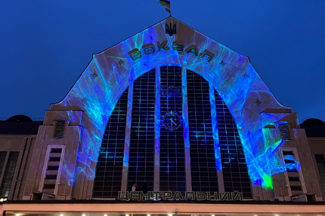 Дніпровська фірма підсвітить головний вокзал країни