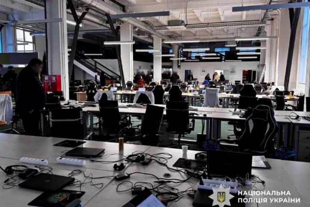 В Днепре действовала транснациональная мошенническая сеть, которая обманула иностранцев почти на 50 000 000 гривен