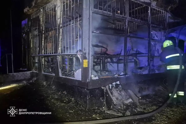 У Дніпрі горів магазин: під час ліквідації пожежі виявлено тіло чоловіка