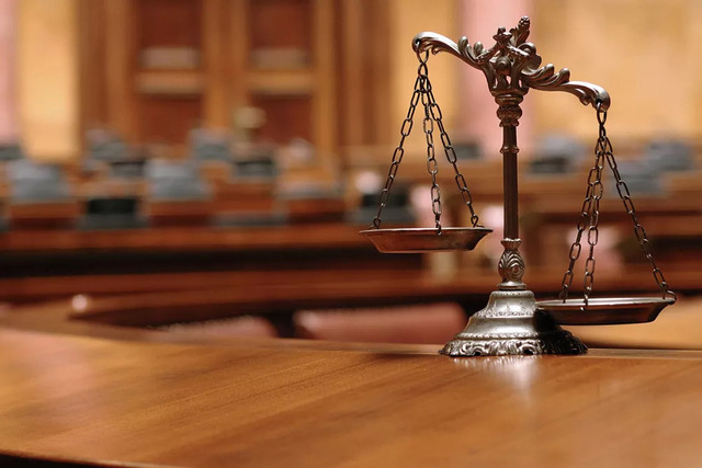 Днепрянин получил штраф за попытку получить взятку в 11 тысяч долларов