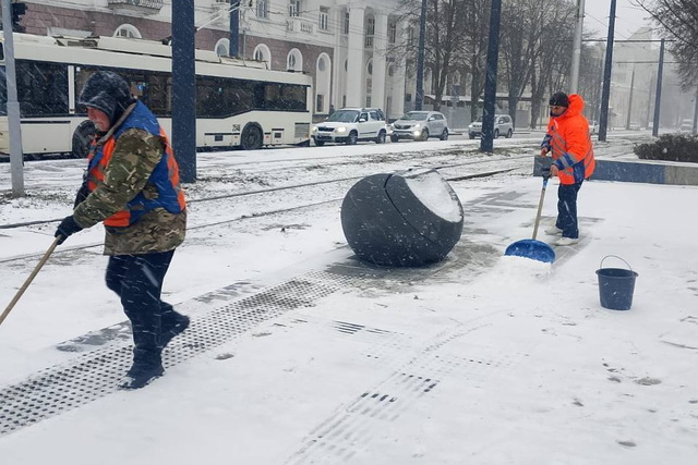 На дорогах Днепра работает спецтехника