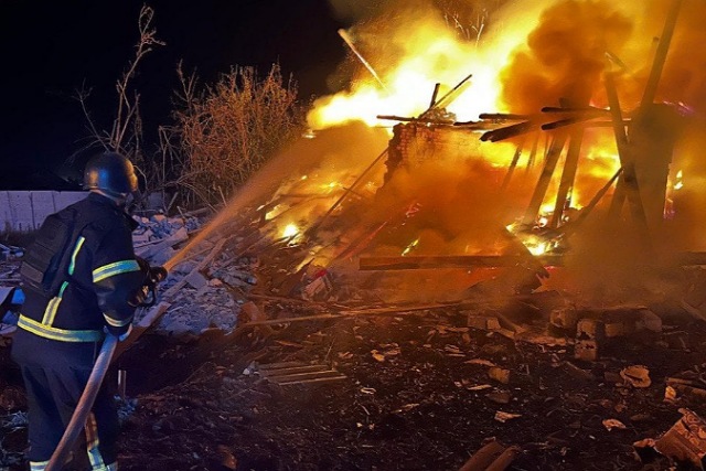 Ілюстративне фото. Ворог бив дронами по 2 районах Дніпропетровщини: горів ліцей