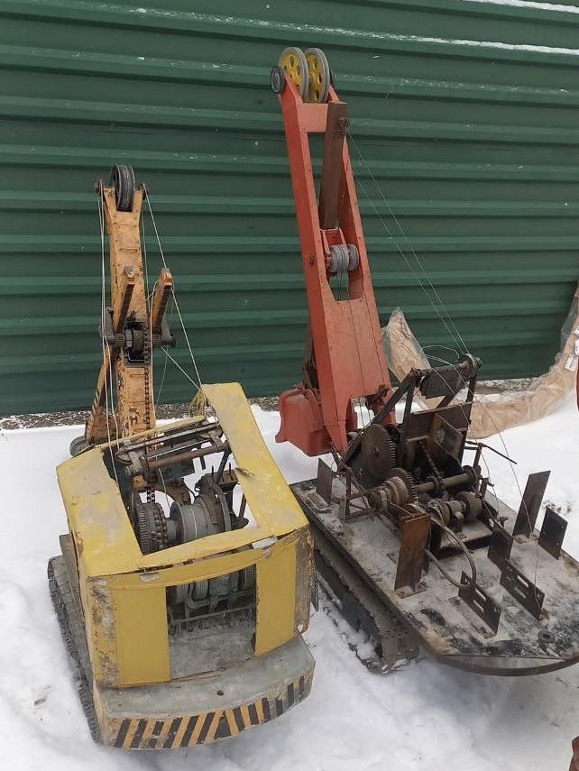 Днепровскому музею подарили два экскаватора