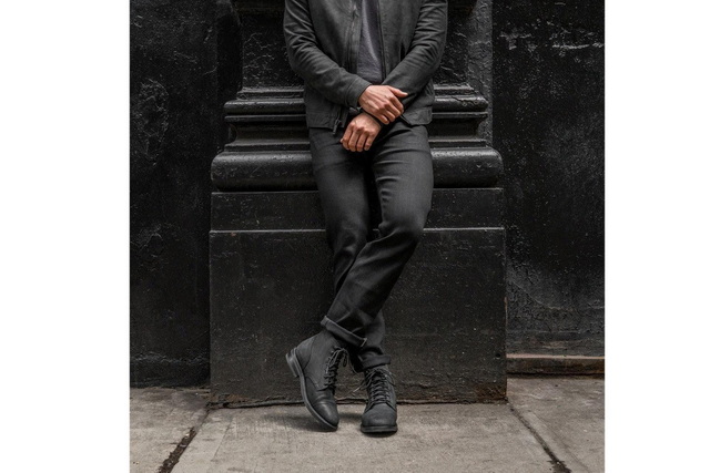 Як обрати ідеальні чорні джинси для чоловіка: кілька порад