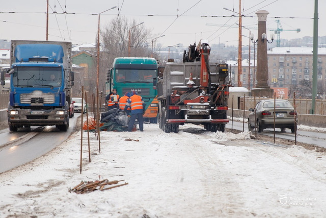 У Дніпрі завершили перший етап капітального ремонту трамвайної лінії на Старому мосту: трамваї відновлюють роботу