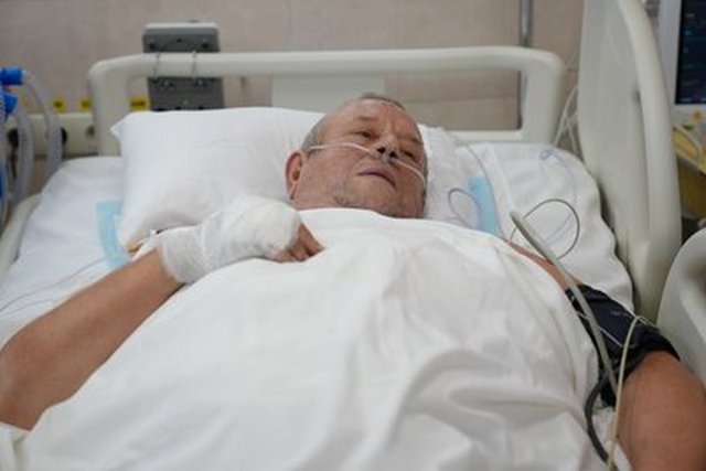 Анатолій. Суспільне Дніпро/Олексій Коренєв Ішов до магазину, коли вдарив дрон: на Дніпропетровщині рятують 64-річного жителя Нікополя після обстрілу рф