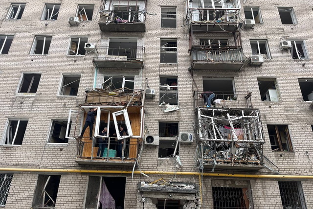 Чому місто припинило допомагати встановлювати вікна в пошкоджених від атак квартирах