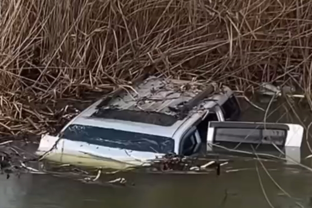 У Дніпропетровській області Mitsubishi з пасажирами вилетів у канал та потонув