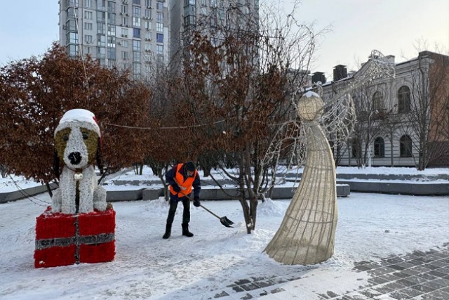 Яскраві інсталяції та затишок: у Дніпрі щодня дбають про чистоту улюблених місць відпочинку містян