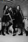 Black & White    6.10